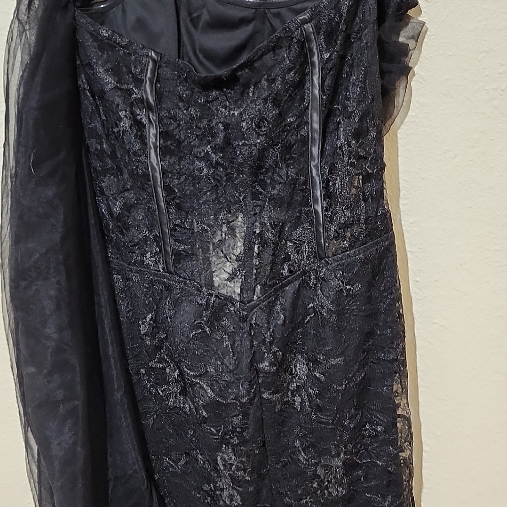 Elegant Black Mini Dress - Picture 9 of 16